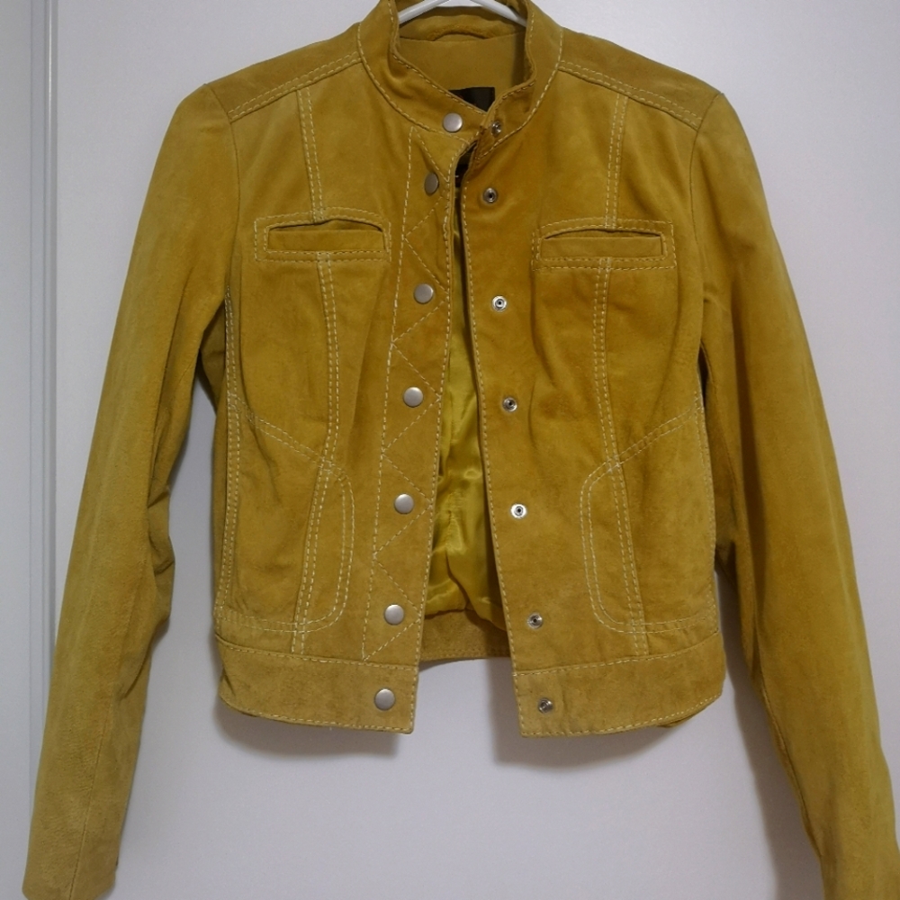 🌟HOST PICK🌟DANIER  Suede Gorgeous Jacket is a very stylish and rare color
